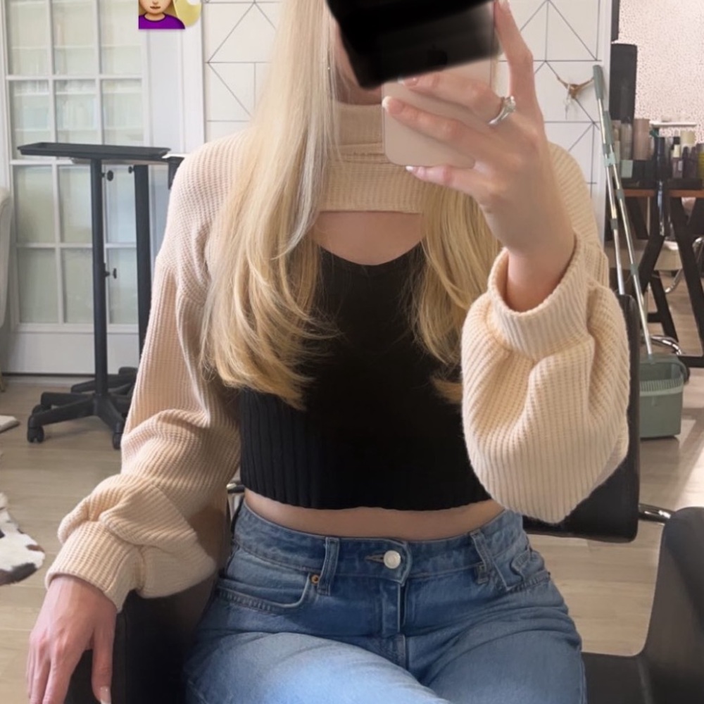Tan shrug